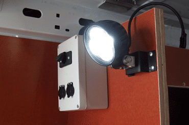 Phare de travail intérieur et prise 12V