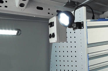 Phare de travail intérieur et prise 12V