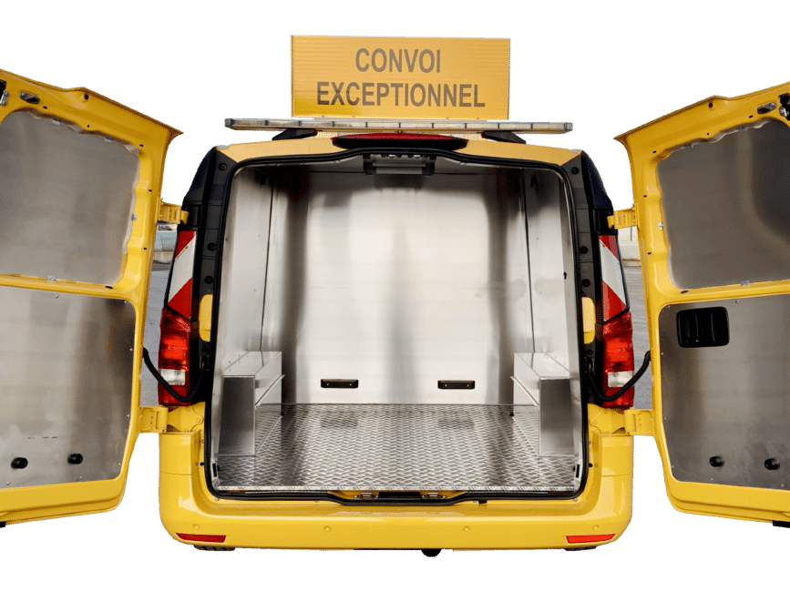 Véhicule guidage convoi exceptionnel utilitaire